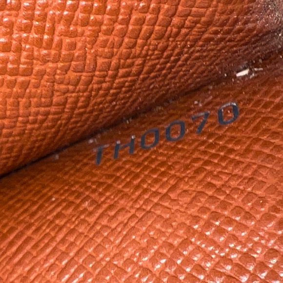 Louis Vuitton Sarah Wallet - Picture 9 of 10